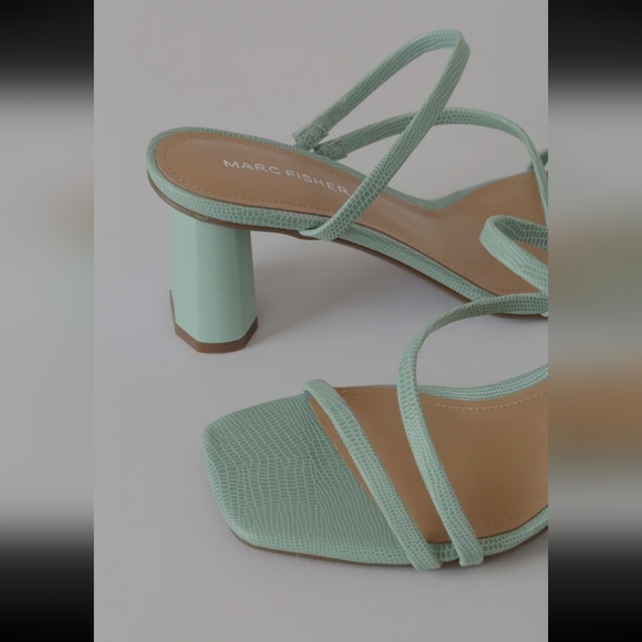 Aliana light green lizard embossed sandals - Picture 2 of 4